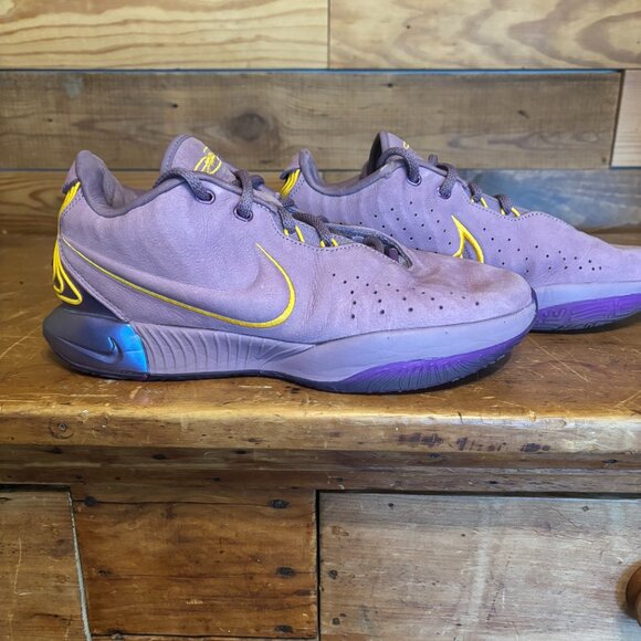 Nike Lebron XXI Basketball Sneakers - Picture 3 of 7